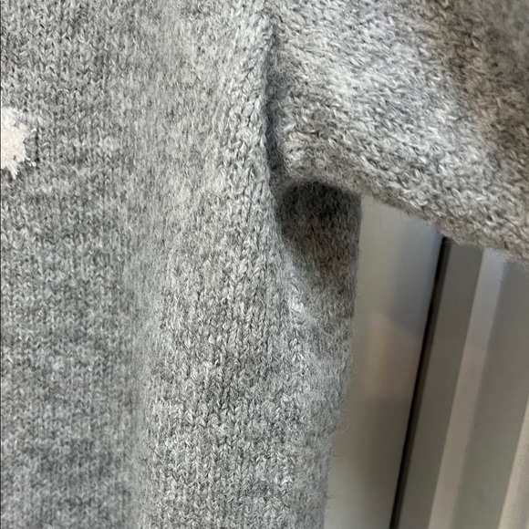 NWOT Cupcakes & Cashmere super soft fuzzy Gray Ghost Sweater. Size 1X - Picture 4 of 6
